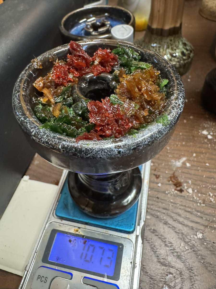 kaneck_shisha's tweet photo. これまた今さら初購入のBangBang FEEL FREE
シースタンドで吸って味は知ってるので、小型ファンネルにフィールフリー6gにAlaskan Ice 3gとSuper Lemon 1.5gをふわ盛り、アルミ+ターキッシュリッド+フラット×3で

なんか珍しくやる気が売り切れて仕事捗らない日なので、こいつで夜の部の気合いを入れる https://t.co/pkw6loz3mN