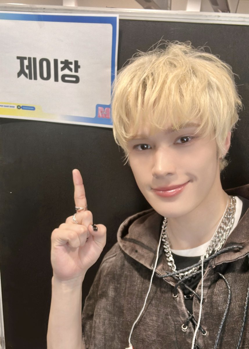 [📺]

잠시 후, 18시 00분 (KST)
Mnet #MCOUNTDOWN 에
제이창이 출연합니다!

SUNLIGHT, 엠카도 준비됐나요?💛

#쇼챔피언 #FEEL
#JayChang #제이창 #ジェイチャン