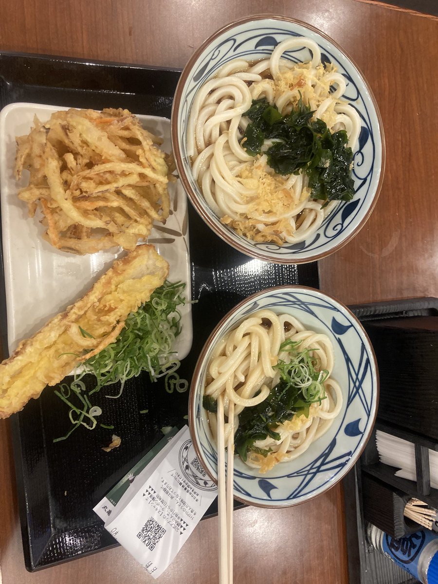 丸亀うどんでぶっかけうどん頼むと
無料でぶっかけうどんもらえるの最高😊