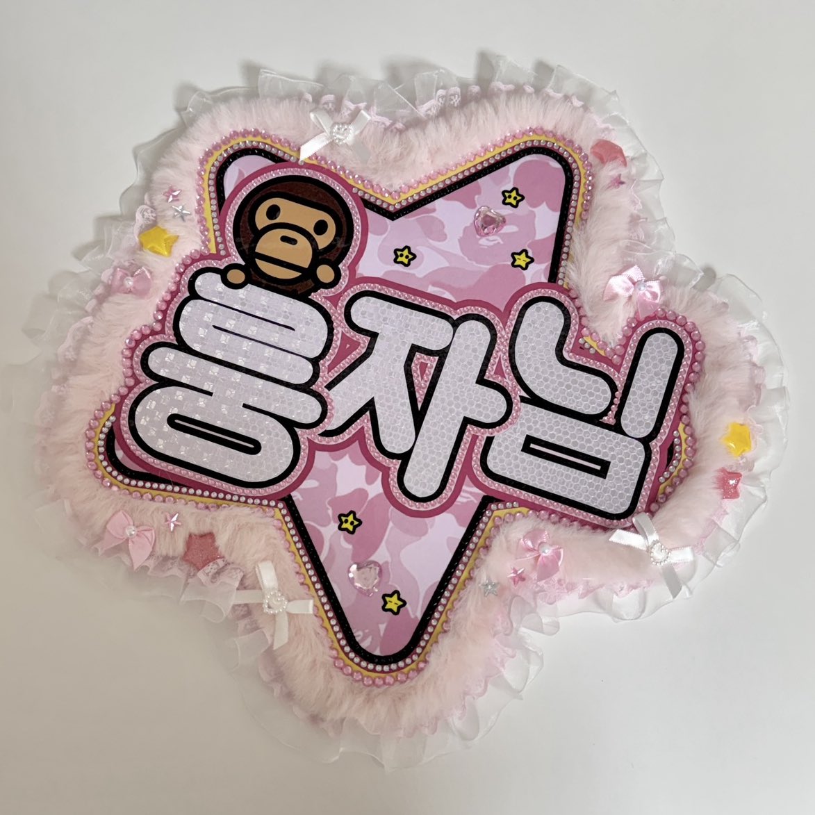 subingbingg's tweet photo. 네임보드 커미션 샘플 (커미션, A3)
🤍 앤팀 하루아

‼️도안 작업하지 않았으며 주문자��이 직접 가지고 오신 도안입니다‼️
도안 제작(@genk4iharetsu) https://t.co/9L9Q6tiCRm