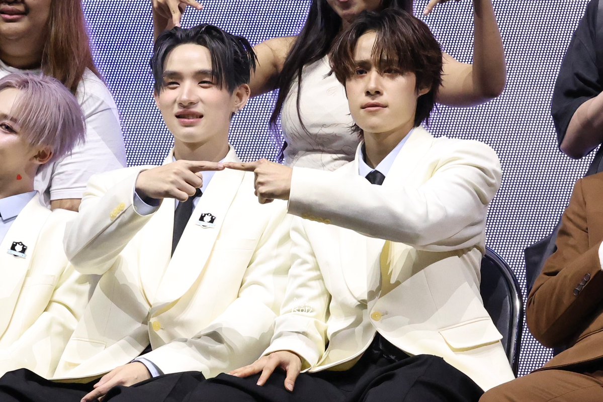 ⠀⠀⠀⣠⠤⣄⣀⣠⠤⣄⠀⠀⠀
⠀⠀⠀⡼⢡⠖⢦⠉⡴⠲⡌⢧⠀⠀
⠀⡴⢋⣁⡘⢦⠾⠀⠷⡴⢃⣈⡙⢦
⠰⡇⢯⠀⡷⠀⢠⠤⣄my love ⠀⢾⠀⡽⢸
⠀⠹⢬⠉⢁⡴⠋⠀⠘⢦⡈⠉⡥⠏
⠀⠀⠘⣆⠘⢧⣤⠤⣤⡼⠃⣰⠃⠀
⠀⠀⠀⠈⠳⢤⣀⣀⣀⡤⠖⠁
      ౨ৎ #nnutdan #hongshihoshi