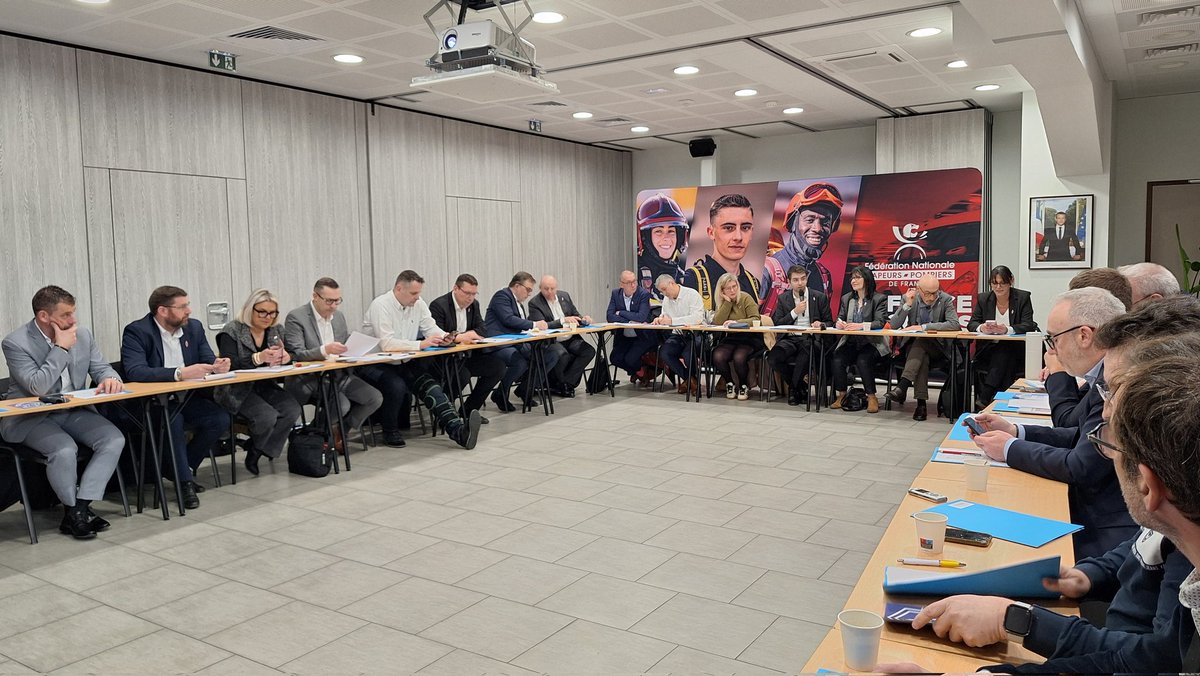 LesBuralistes's tweet photo. Conseil d'administration ♦️ 

A la Maison des @PompiersFR, le President @KayaSerdar1 et les 31 administrateurs de la Confédération portent les sujets et enjeux du réseau à défendre et à promouvoir dans le réseau https://t.co/rswmCtR1BN