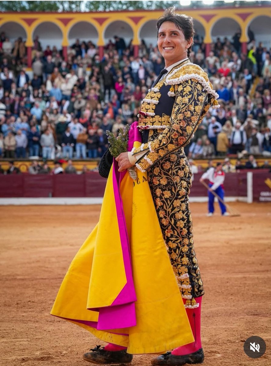 La primera figura del toreo <a href="/RocaRey/">Andrés Roca Rey</a> arrancó su temporada triunfando por todo lo alto en Olivenza.

Se presenta en #Sutullena el 4 de abril. 

🚨 Ya puedes conseguir tus 𝗔𝗕𝗢𝗡𝗢𝗦 en el  Teatro Guerra.

📲🎟 Venta online: bacantix.com/entradas/webfo…

#Unlujodetemporada