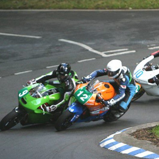 Lintinracing's tweet photo. #throwbackthursday to first corner at Scarborough. Where @deanharrisonTT and myself got a bit close. #oilversmount #rubbingisracing https://t.co/rbWezA1vev