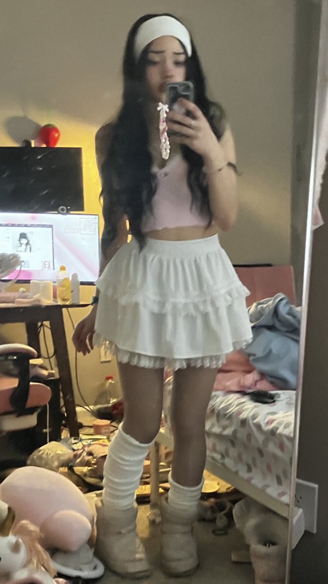 ittlecritter's tweet photo. wait  my  outfit  was  so  cute :<  i  need  to  dress  like  this  more https://t.co/txQXLM7SEA