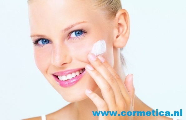 Cormetica's tweet photo. "Vitamines" voor de huid!
Claride heeft crèmes verrijkt met extra vitamine E en die zijn nu in de aanbieding. Shop nu de crèmes lenitiva, hydrissima of restitutiva met korting in onze webwinkel.
#cormetica #claride #gezichtsverzorging #huidversteviging #huidverzorging https://t.co/W4581rKoCh