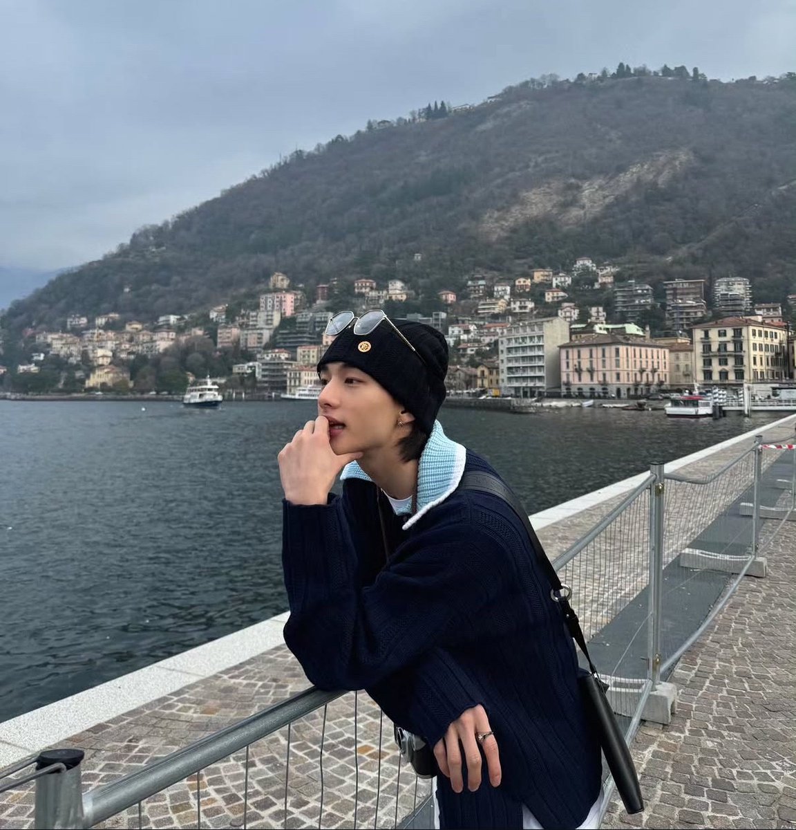 hyunheartsskz's tweet photo. this genre of hyunjin pics that can literally bring u peace https://t.co/NycBhZLyQq