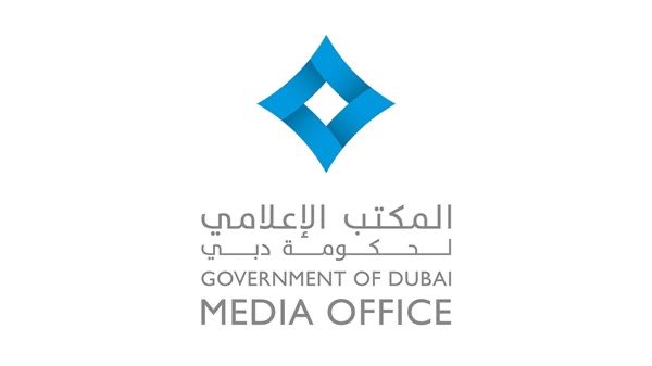 دبي: شظايا تصيب واجهة مبنى على طريق الشيخ زايد دون إصابات