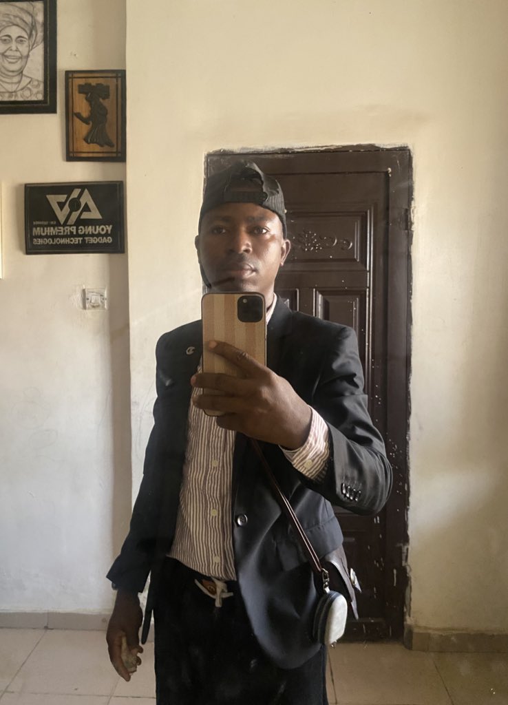 YOUNGPGTECH's tweet photo. 📍💻Today’s weather called for a different level of style… so I suited up.
#youngpgtech https://t.co/ZaGza9ZKN6