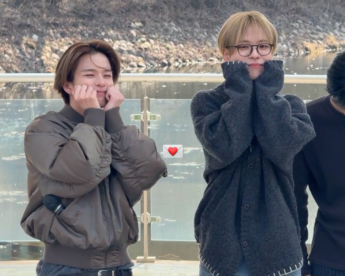 d2arsahi's tweet photo. 간만에 봐서 방가방가엿다잉~ https://t.co/UozKbgdqtL