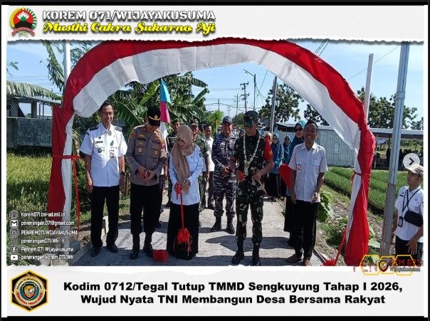 abian_adrian's tweet photo. Kegiatan TMMD Pasca Bencana mengajarkan kita dari balik setiap kesulitan, selalu ada jalan keluar. Setelah setiap air mata, selalu ada kebahagiaan yang menunggu. TNI AD Kita menjadi penghubung yang mengaitkan duka hari ini dengan impian esok hari.
TMMD Wujudkan Harapan https://t.co/VEf6aIF3aJ