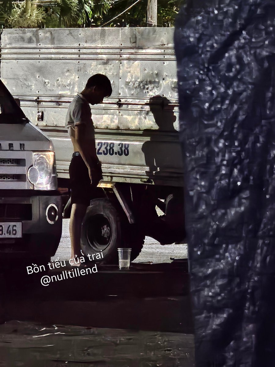 Bồn tiểu của trai tweet media