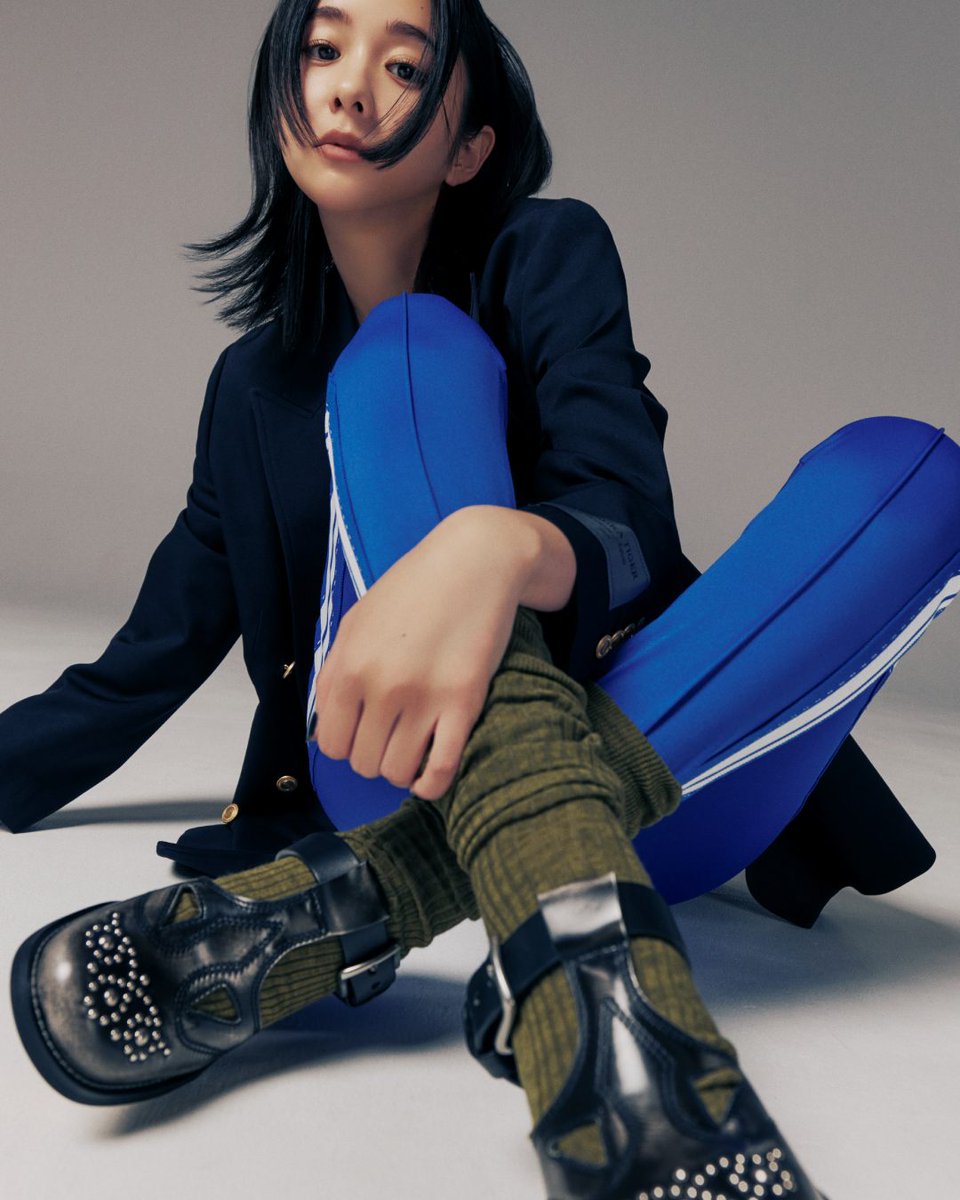 ot_japan's tweet photo. Onitsuka Tiger x 堀田 真由
インタビューlook.2 公開
「人の言葉に耳を傾けることで、自分と演技を深めてきた」 活動10周年という節目の今、彼女の視点を紐解く。
https://t.co/DU0WaNR7d3
#ONITSUKATIGER
#OTMAGAZINE
#ONITSUKATIGERSS26
#オニツカタイガー
#堀田真由
#mayuhotta https://t.co/NK9VkmEbdb