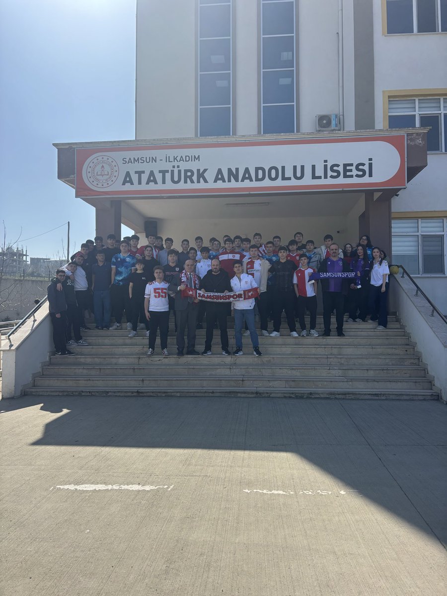 SleymanTahaAYT8's tweet photo. Atatürk Anadolu lisesi taraftar grubu Akil Tayfa  olarak hem öğrencilerimiz hem de idaremizle Samsunsporumuzun yanındayız. Yaşasın şehrine ihanet etmeyen tribün çocukları #Samsunspor https://t.co/gzqoc0d4aO