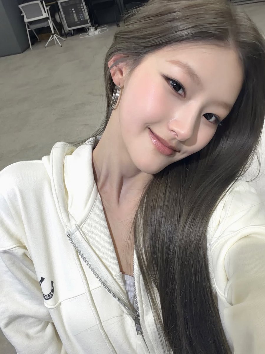 hanabooklet's tweet photo. [📸 kissoflife_s2] 260312 #บันทึกของฮานา

instagram updates

🦊 : 👯‍♀️💋

#하늘 #HANEUL #ฮานึล 
#KISSOFLIFE #키스오브라이프
#플랙 #플랙우먼 #musinsa #무신사 #plac https://t.co/D7xtbCVSHe