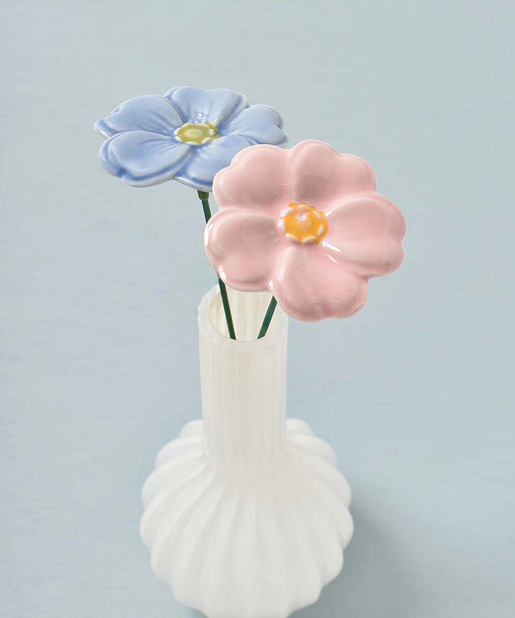 BleuBleuet_inc's tweet photo. 磁器製のフラワーオブジェ🌼
生花と違い気軽に飾ることができるので、お世話が苦手な方にもおすすめ

▼セラミックフラワー48
https://t.co/foasTpO2aI
#ブルーブルーエ #bleubleuet https://t.co/hlHVS6htae