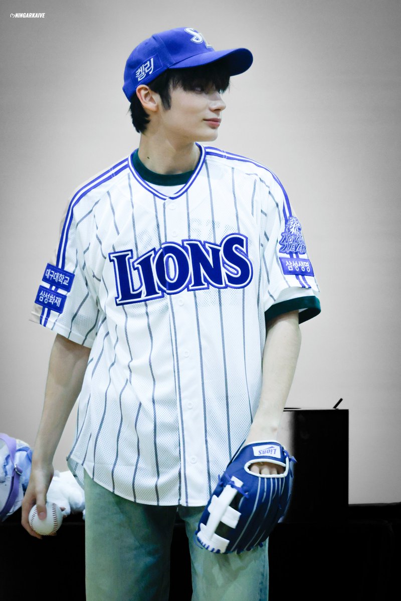 ning_arkaive's tweet photo. 241117

⚾️

#휴닝카이  #HUENINGKAI  
#투모로우바이투게더  
#TOMORROW_X_TOGETHER https://t.co/WzV6sabKSN