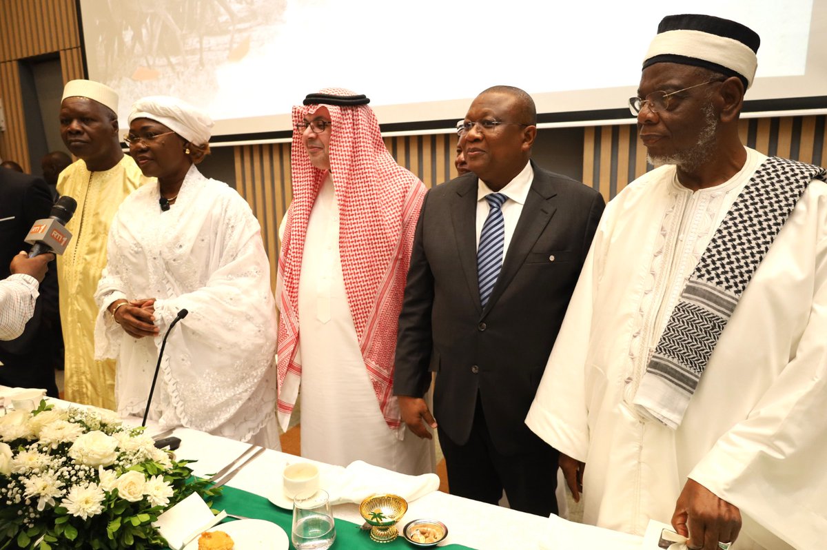 MINCOM_CI's tweet image. 3/3
Le moment a été marqué par des instants de prière, de partage et d’échanges, illustrant la qualité des relations de coopération et d’amitié entre les institutions.
#MICOM #Ramadan #Cooperation #Diplomatie #CommunicationPublique #CIV