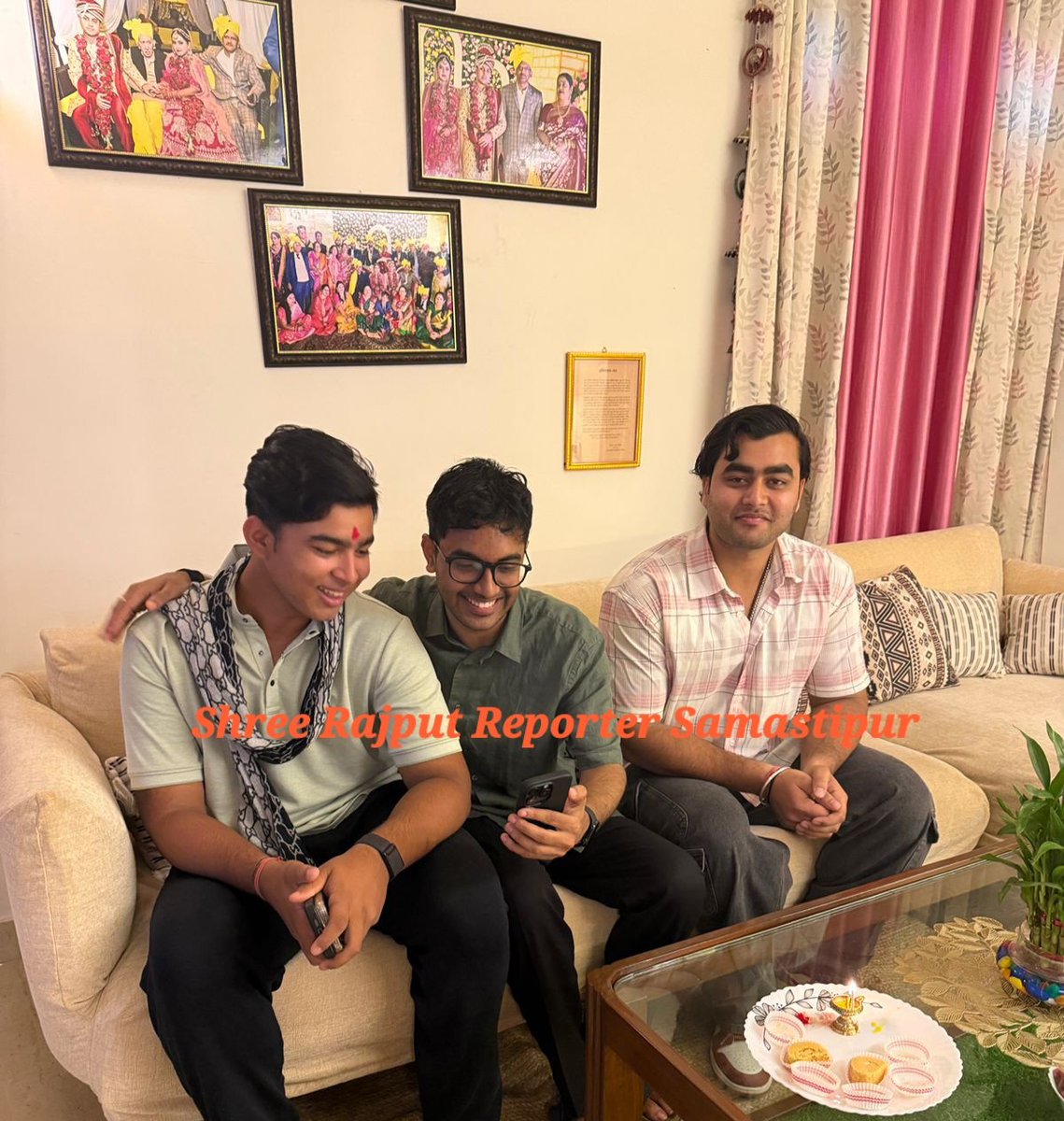 shreerajput's tweet photo. बिहार के समस्तीपुर के दो लाल एक साथ बैठकर की वीडियो कॉल से बात, मेरा भांजा अभिषेक चौहान यूपीएससी में सफल हो बना आईपीएस तो उसका भांजा वैभव सूर्यवंशी बना क्रिकेटर, भांजा और नाती की जय हो... https://t.co/8tQ3QQ62KO