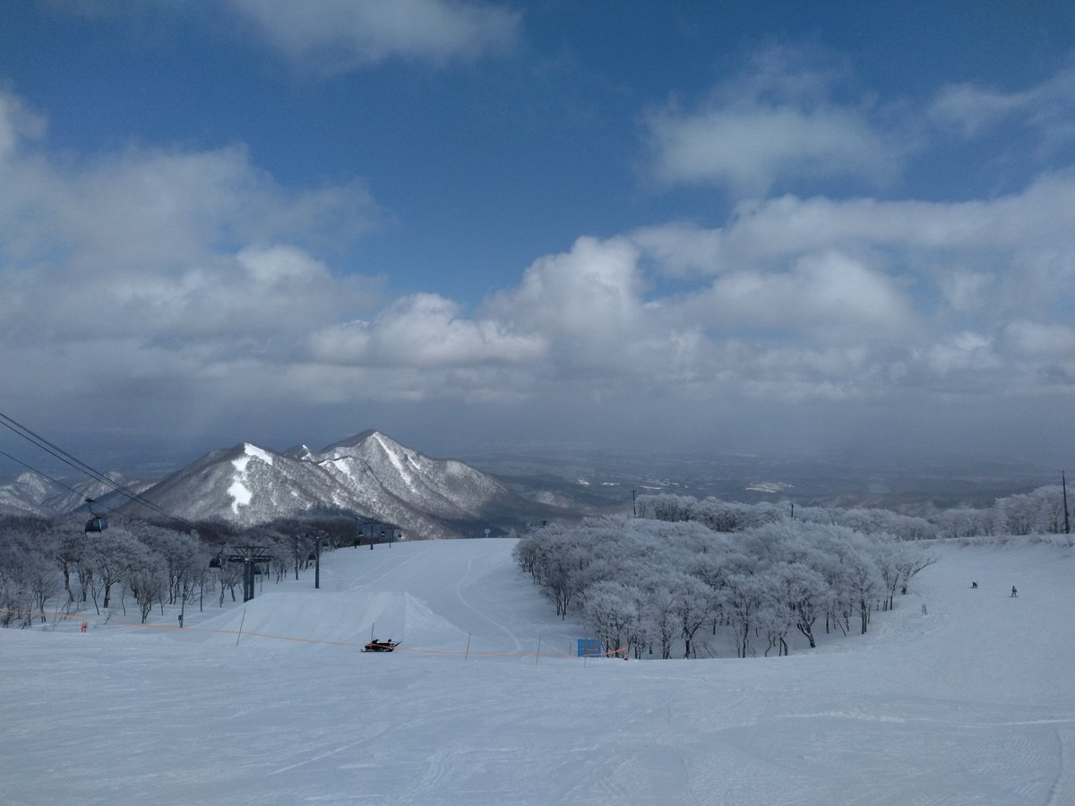 RapiPumpkin's tweet photo. 雪の妖精が住む森❄吹雪からの晴れ
はじめのうちは ちっちゃないたずらを仕掛けてきた雪の妖精でしたが…
あとには奇跡のような素晴らしい風景をみせてくれました☃
夏油(げとう)高原スキー場にて
#東北へ行こう 3月でも山はパウダースノー
                 https://t.co/7YABa2wdGD https://t.co/MnORoPeZvF