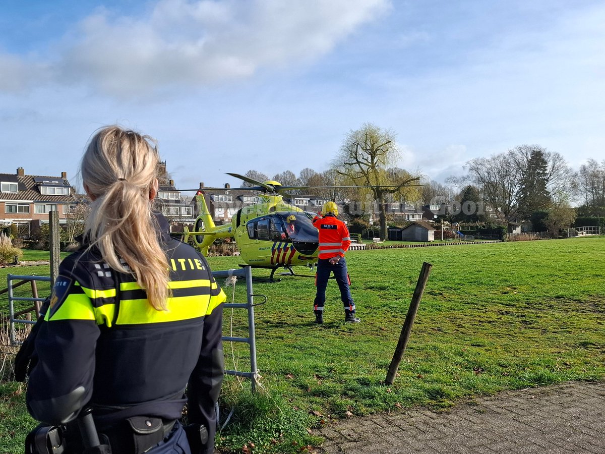 HulpverlenerGV's tweet photo. De traumahelikopter is vanochtend korte tijd geland aan de Stadswijksingel #Eemnes voor een medische noodsituatie elders in de wijk https://t.co/A6lotOJ4ww