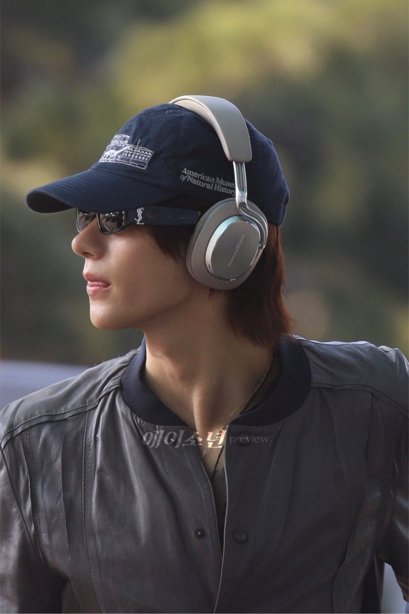 dare i say this is one of his best airports looks