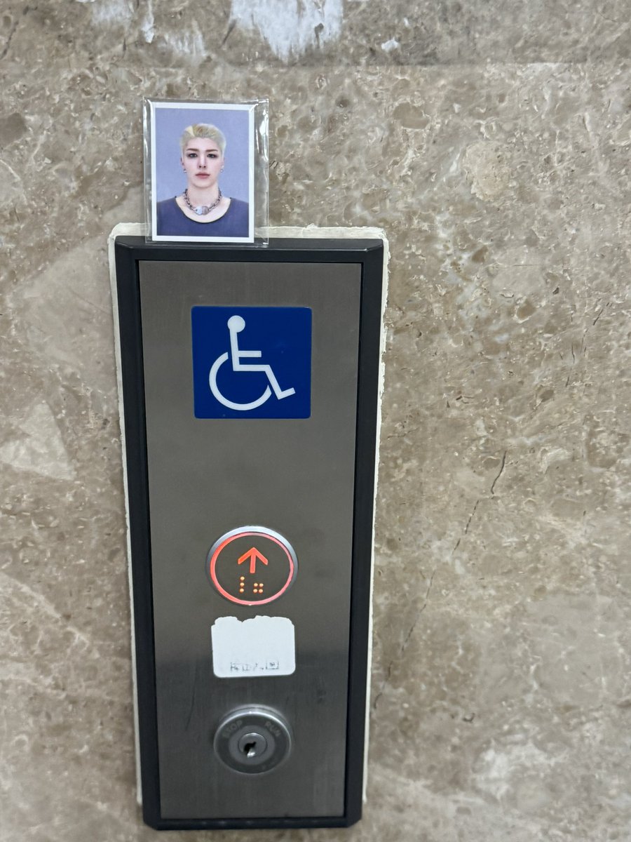 아니 마키 자만추함…
이거 뭐죠…