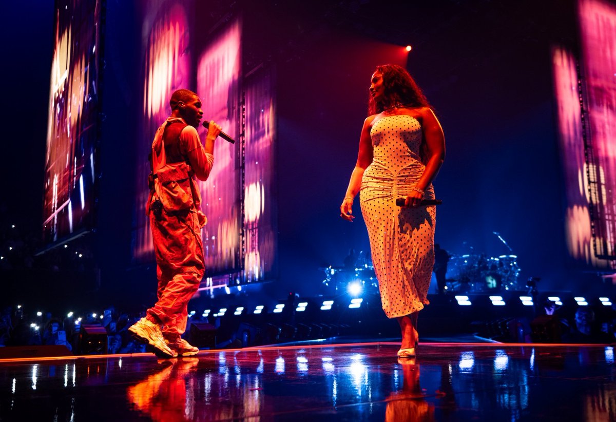 TeenClubDN's tweet image. “Raindance” (ft. Tems) เพลงสุดไวรัลของ Dave ยังปังไปทั่วโลกไม่หยุด ล่าสุดยอดวิวคอนเทนต์โซเชียลเฉพาะในไทยทะลุ 100 ล้าน ขึ้นแท่นเพลงฮิตประจำซัมเมอร์นี้

อ่านต่อที่  teenclubth.com/5982/
ฝากกดติดตาม Teen Club ด้วยนะคะ

#Raindance 
#Dave 
#Tems