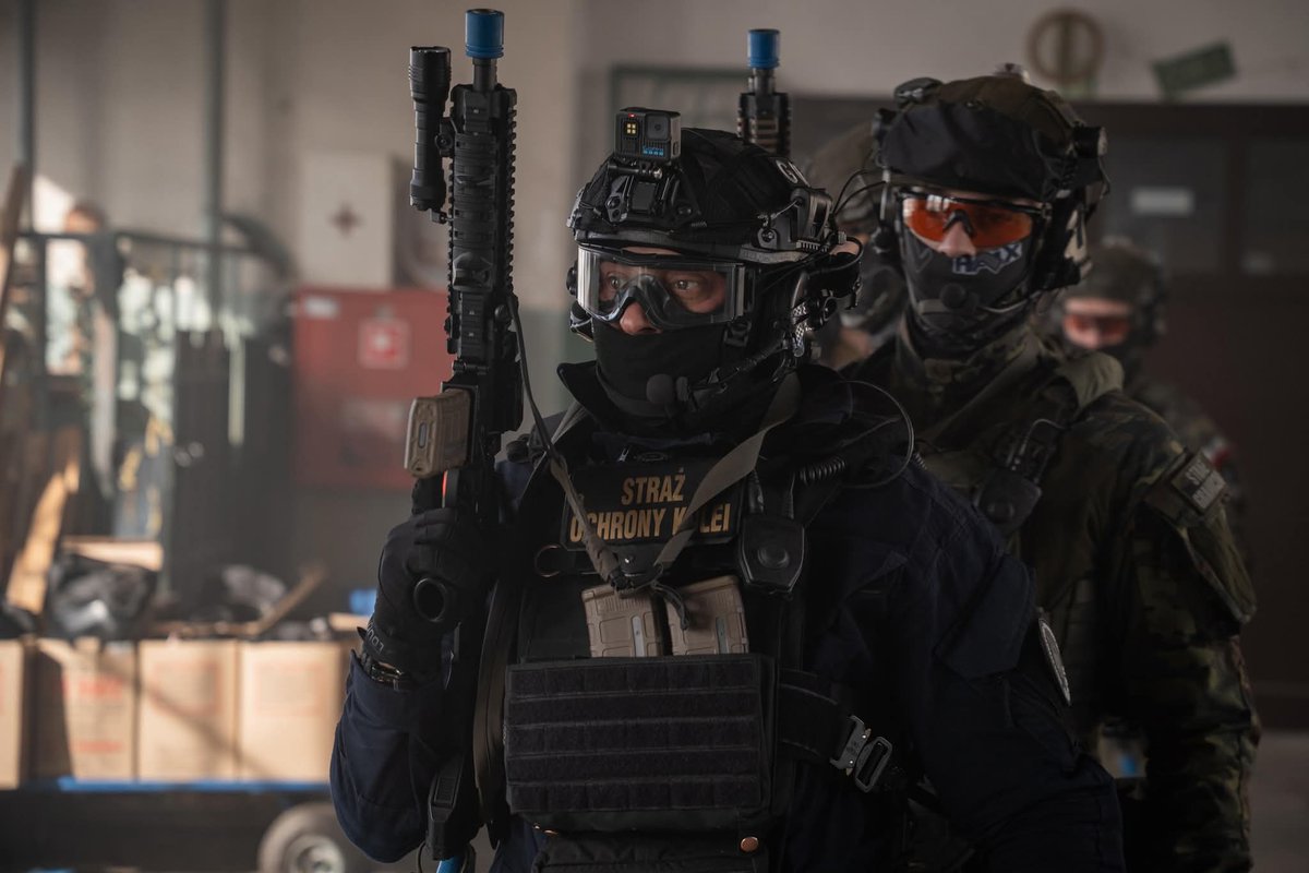 TheGreyPatriot_'s tweet photo. 🇵🇱 Today's training of Operational-Intervention Group of Gdańsk Railway Guard Unit (GOI SOK) at medical workshop at Maritime Border Guard Unit.
#Poland #Polska #Police #Security #Training #Tactical #RailwayGuard #SOK #Combat #GOI #Gdansk #Today #Security #TCCC #TECC https://t.co/XQ0YwugFlP
