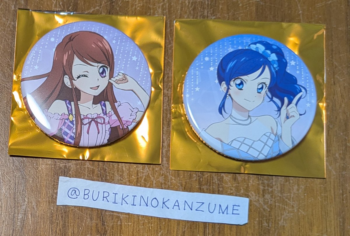 BURIKINOKANZUME's tweet photo. アイカツ！10th STORY ～未来へのSTARWAY～　ソレイユたっぷり缶バッジ　交換希望
譲)写真の蘭,あおいの缶バッジ
求)♥のいちごの缶バッジ
郵送交換希望です。よろしくお願い致します。 https://t.co/5ULLvrgKJY