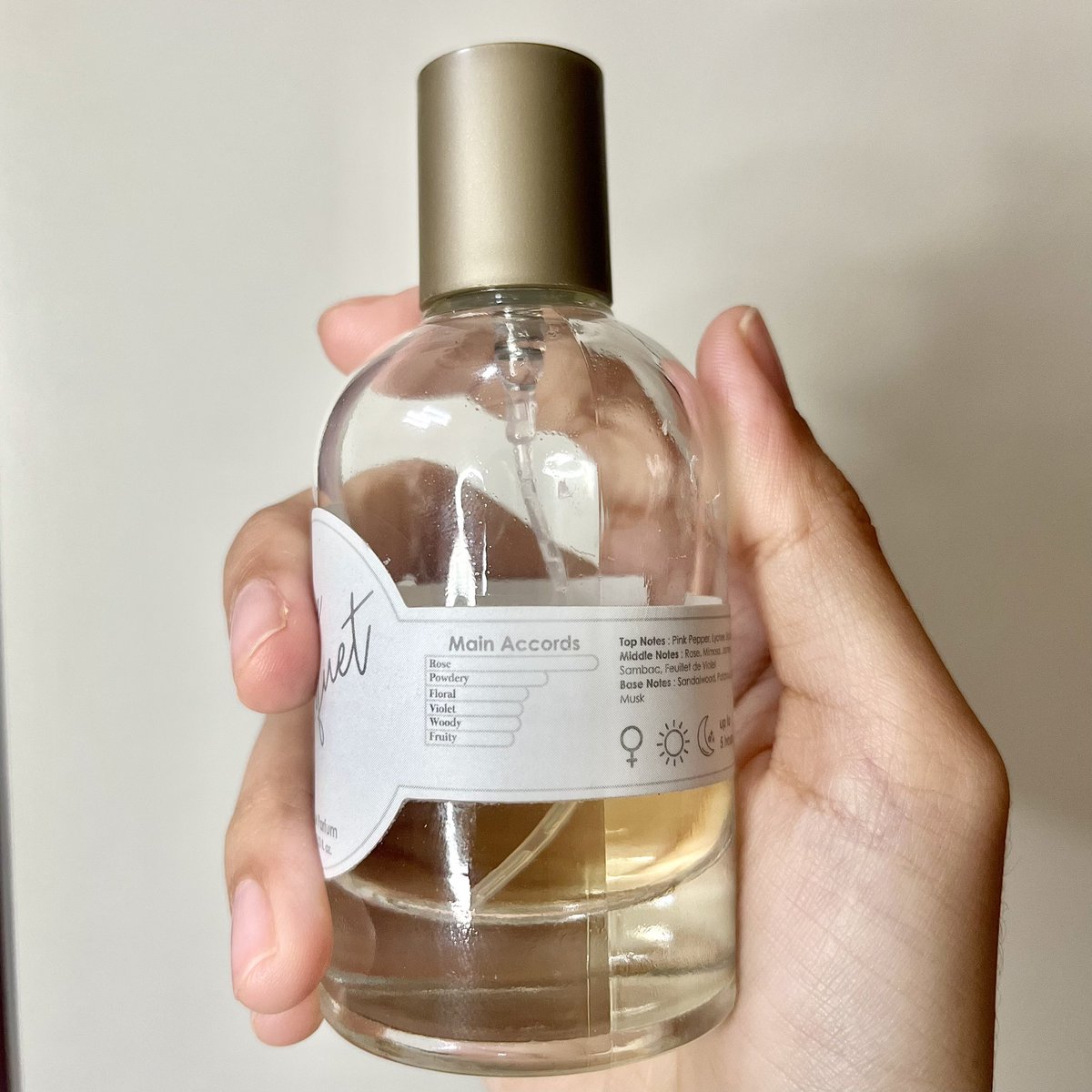 rrawraasha's tweet photo. — parfum teratu rose bouquet

📍 https://t.co/c75FFrqGp9

main accordsnya: rose, powdery, floral, violet, woody, fruity

Pas awal dispray itu wanginya powdery + floral khas rose yang baunya soft trus ada fruity seger. Dry-downnya woody ada hint bedak bayinya. https://t.co/cbZJj9ivyI
