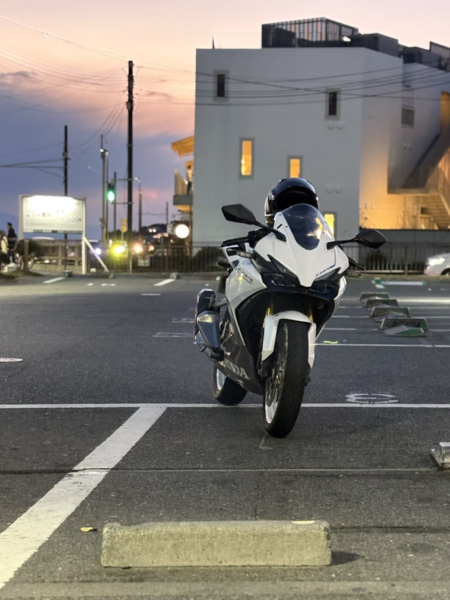 imymemineeeeeed's tweet photo. ポートレートにはまってる
#バイク乗りと繋がりたい 
#バイク
#cbr250rr https://t.co/PQLjPwjNpx