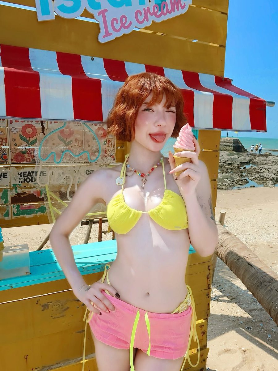 tvpoolsocial's tweet image. ทะเลที่ว่าร้อน ยังสู้ความฮอตของเธอคนนี้ไม่ได้! 🔥 พลอยชมพูจัดเต็มลุคบิกินี่สีลูกกวาด แจกความสดใสหวานอมเปรี้ยวริมทะเล 🏖️ งานนี้ใจละลายไปพร้อมไอศกรีมแล้วจ้า! 😍✨ 

#ทีวีพูล #Ploychompoo #พลอยชมพู #SummerVibes