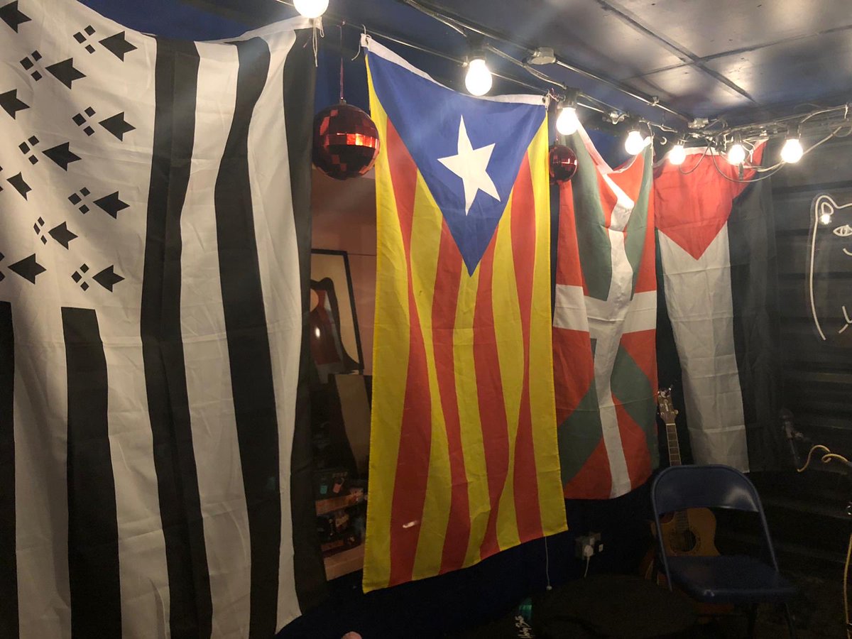 JoventInter's tweet photo. ⚫️ El 5 de març, des del Jovent República vam celebrar la Diada Nacional de Cornualles amb Kernow Rydh i enviem una abraçada al poble cornuallès.

Pobles amb llengua, cultura i identitat pròpia que lluiten per la seva autonomia. Seguim teixint aliances entre pobles oprimits ✊❤️‍🔥 https://t.co/bmyZ1W324S