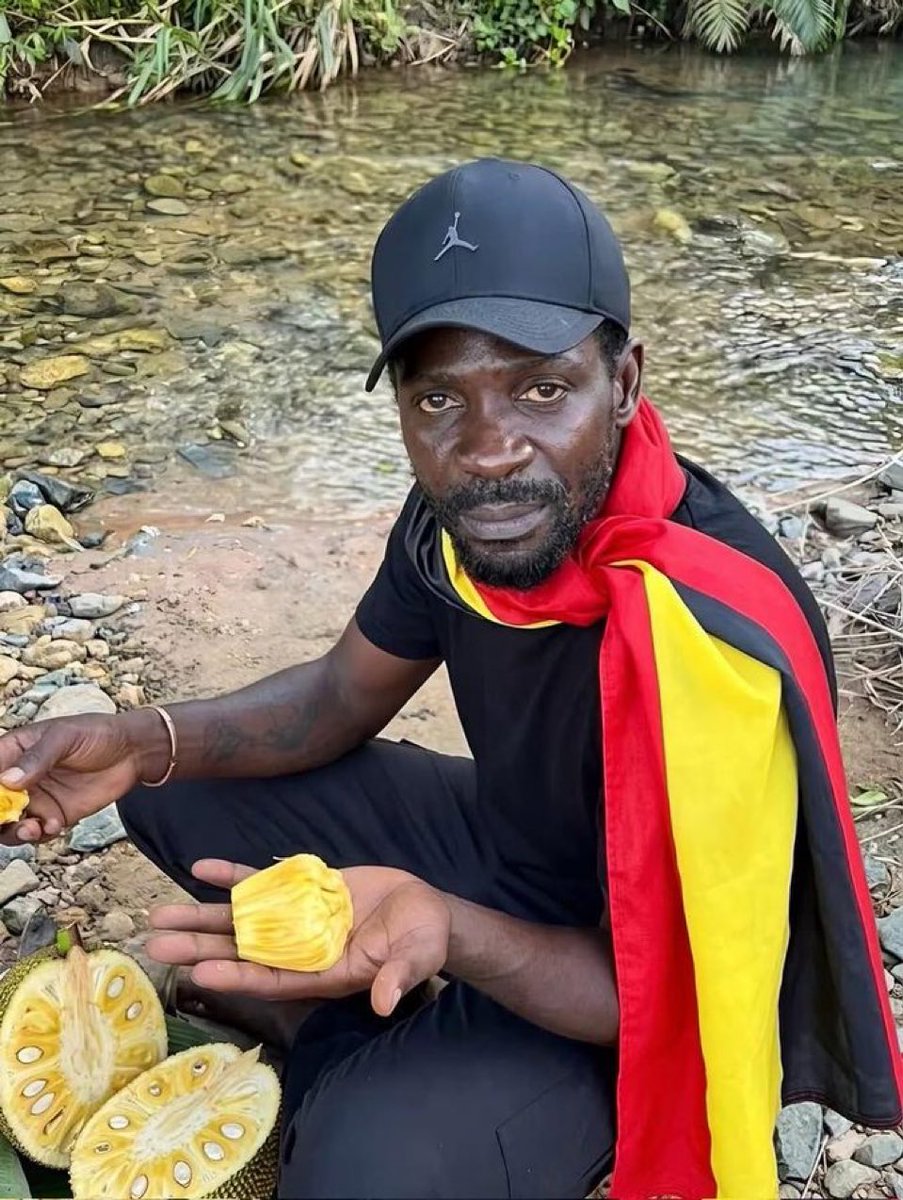 BushenyiBouy's tweet photo. The price of fene has increased because of this picture. Bobi influences everything. 😅 https://t.co/6yiU2VYWYN