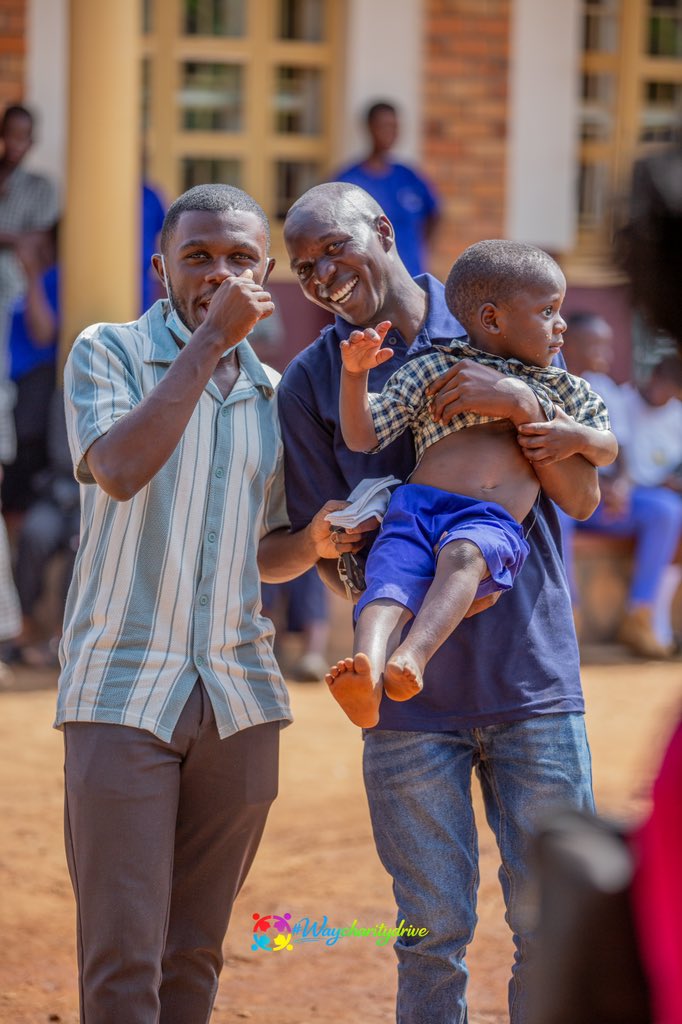 WeAreYouthsUg's tweet photo. We celebrated Women’s day with our charity series #WAYCharitydrive in Kyanagolo. It was a special moment as young people donated time and resources to paint smiles with differently abled young people at Wellspring home for children with disabilities.
#WAYSlumtour #Nakazadde https://t.co/AofdvlID9o