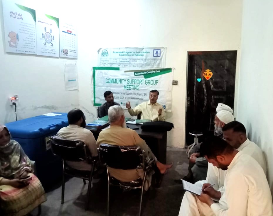 Rahnuma_FPAP's tweet photo. The Provincial Lead GAVI Project hosted a quarterly Support Group Meeting at the Muhammad Ali Center (UC 63, Khyalipur Town, Gujranwala). During the meeting, he emphasized the crucial role members play in improving local vaccination and immunization coverage, with particular emphasis on reaching children who have missed doses. He further highlighted that consistent vaccination remains the most effective safeguard against preventable childhood diseases.

#RahnumaFPAP #RFPAP #GAVI #vaccination #VaccinationAwareness #Immunization #ChildHealth #CommunityHealth #Gujranwala #VaccinateToProtect #VaccinationSavesLives