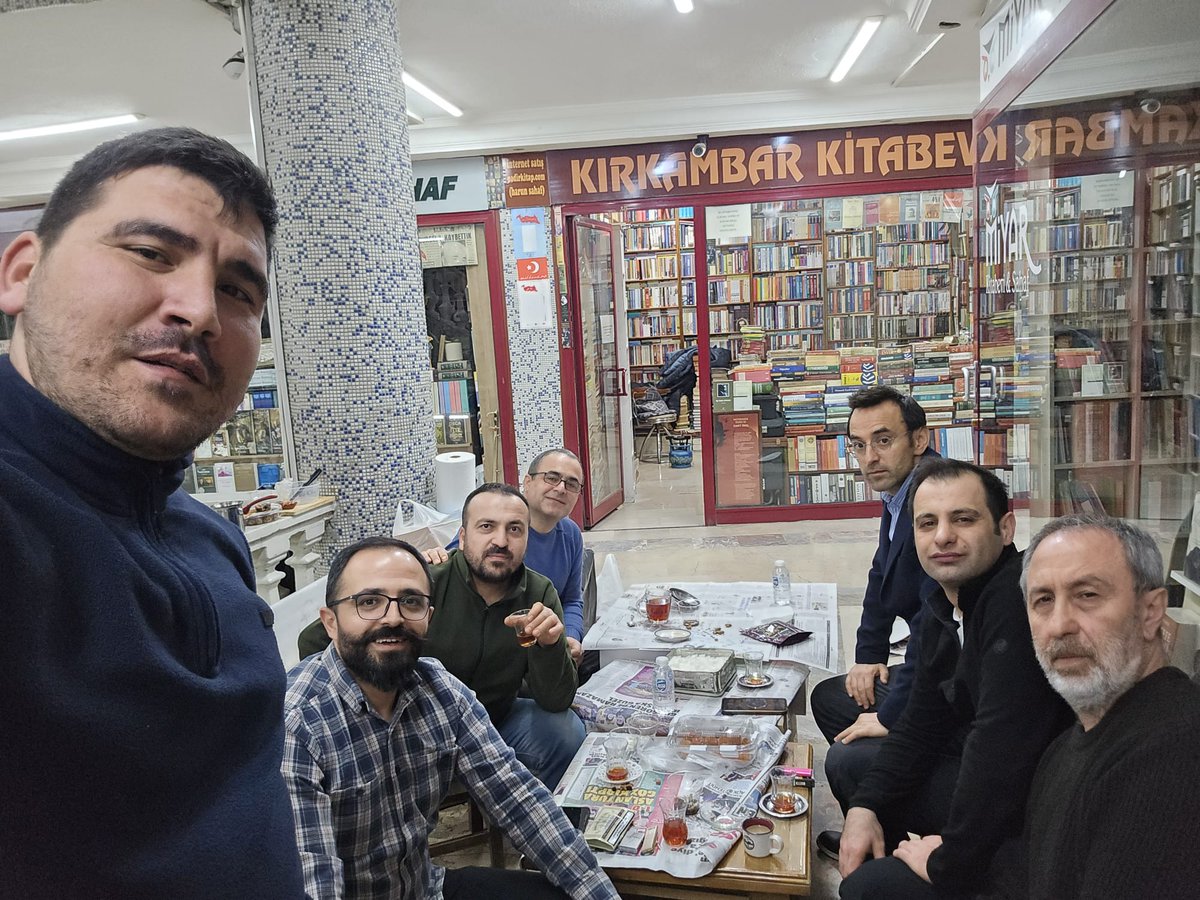 KoybasiHarun's tweet photo. Tarih tekerrürden ibarettir.Dostlarla Kırkambar Kitabevi'ndeki 13. yıldaki bilmem kaçıncı  iftar.Nice iftarlara sağlıkla inş... https://t.co/kFaSRVmmxC