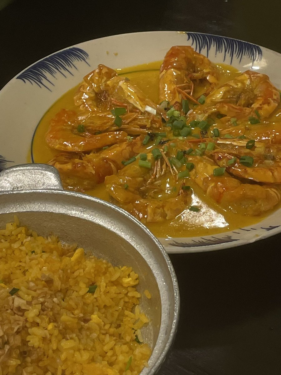dubu_is_back's tweet photo. 이 해산물집이 다낭에서 먹은거 중에 제일 맛있었다,,, 친구는 아직도 그때 배불러서 남긴 해산물들 너무 아깝다고 그럼. 한국인 입맛을 아주 잘 아는 식당임,,,,쵝오 https://t.co/MoqEROwtcY