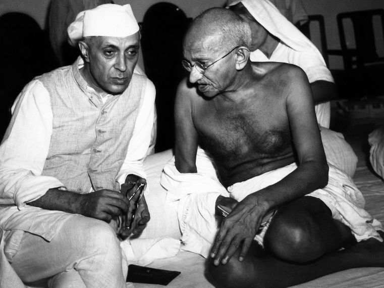TheHistoryPress's tweet image. #OnThisDay in 1930, Mohandas Gandhi begins a campaign of peaceful civil disobedience against British rule in India.🇮🇳  Discover facts you didn't know here👉: buff.ly/xQf5eOW (@HistoryHit) #OTD #Gandhi
