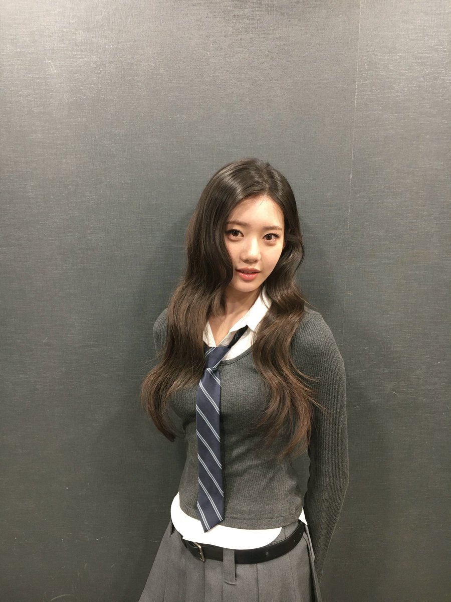 picbaemon's tweet photo. RORA WEVERSE UPDATE https://t.co/Q1O8qcW1Ev