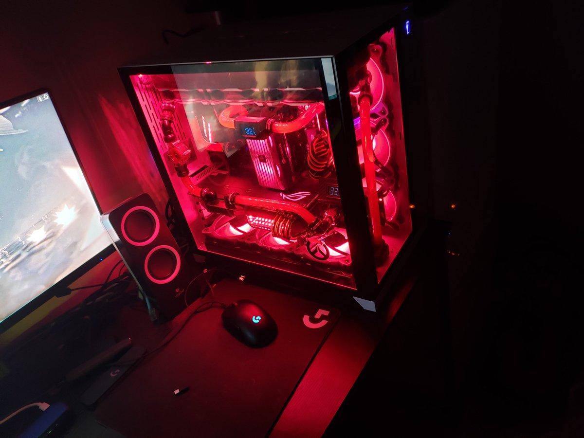 まじこ tweet media