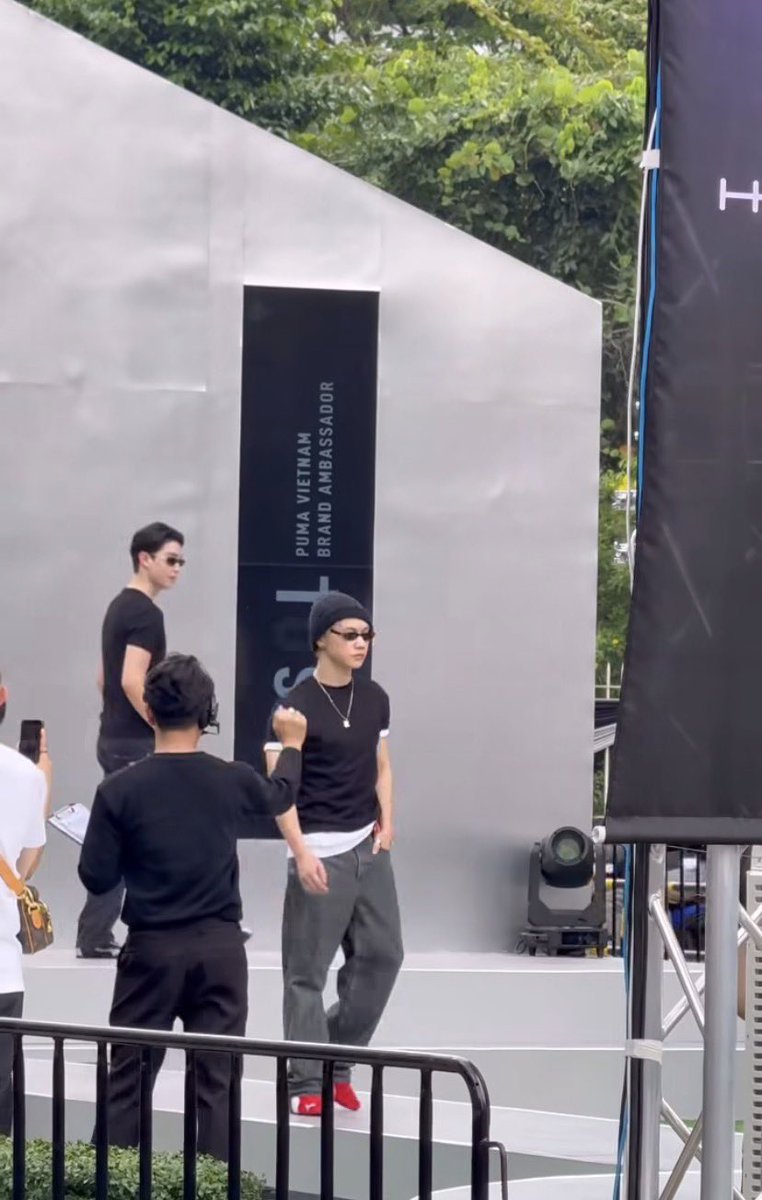 godforbidimaleo's tweet photo. For those who came across this guy today at the Puma H-Street House event and ever wondered who he was, he is JSOL, a singer, performer from Vietnam and also the new BA of Puma Vietnam.

#JSOL #PUMAHSTREETHOUSE #PUMAVietnam https://t.co/W5Hpc4FzgO