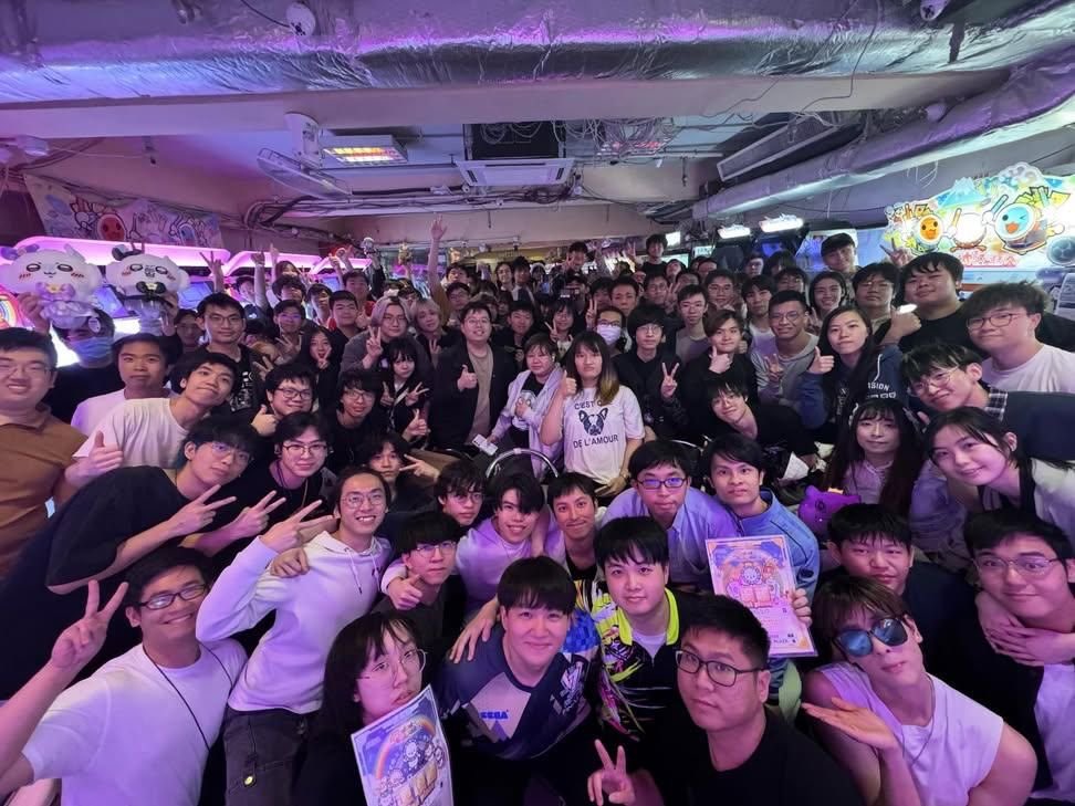 yottan20001202's tweet photo. 日本へ帰国します！！！
招待してくれたJasonさんとイツさん！
スタッフとファンの方々！みんなありがとう！
イベント2日間、平日だったにも関わらずたくさんの方(連日100~200人程)に来て頂けて本当に幸せでした！！！
初めての香港旅行、最高でした！！！
またいつか来ます！！！

大家好，我依家返日本喇
好多謝招呼我黎嘅Jason同イツ，仲有咁多位幫手嘅staff
雖然2日嘅event係平日搞，但係見到大家（2日100-200人左右）都咁踴躍黎，真係非常之幸福
今次係我第一次黎香港，真係非常之正！
有機會嘅話我一定會再黎！！！