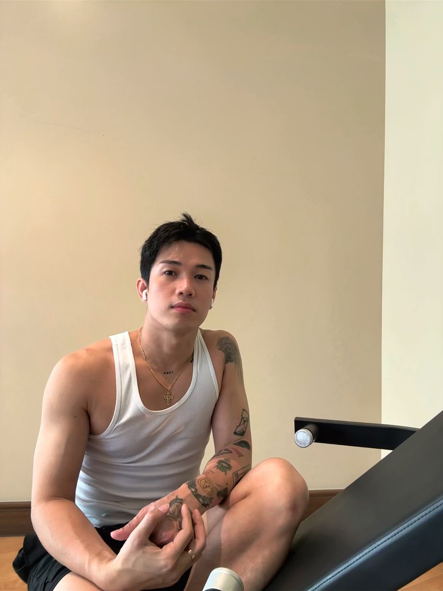 mr_worrynot's tweet photo. Gusto ko lamang sa buhay ay yakapin mo ako https://t.co/T1ltEmfjI3