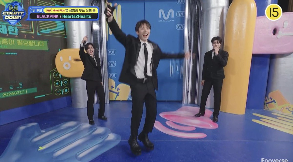 (⋆._.)⊃ミ☆ tweet media