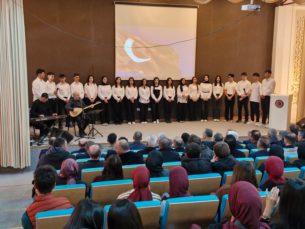 GSBKelkitGM's tweet photo. 12 Mart İstiklal Marşı'mızın Kabülünün 105. Yılı Kutlu Olsun!🇹🇷  Gençlik Merkezi olarak Kelkit Abdulhamit Han Anadolu İmam Hatip Lisesi' nde düzenlenen anma programına katılım sağladık. Bu anlamlı programın hazırlanmasında emeği geçen tüm öğretmen ve öğrencilere teşekkür ederiz. https://t.co/aHFz8MbW5z