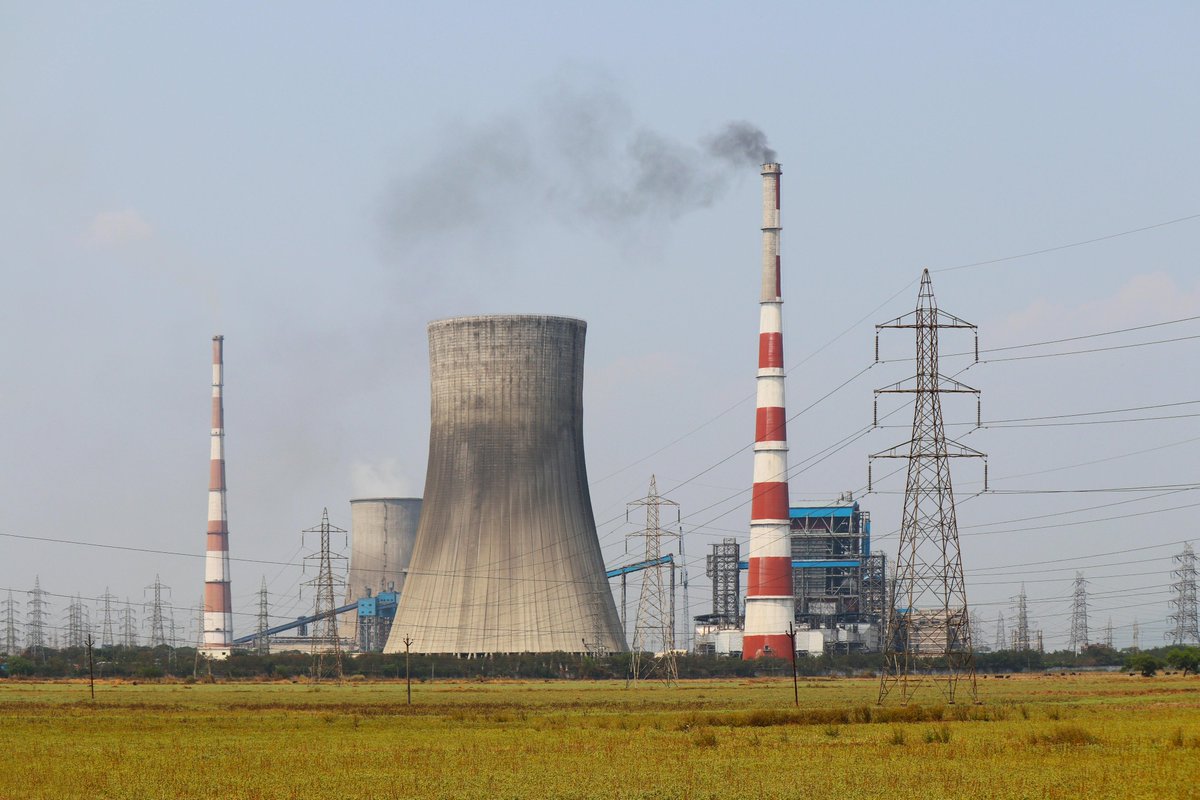 geserco's tweet photo. Power Production: secure performance through lubricant monitoring

In turbines, generators &amp; hydraulic systems, oil quality is critical.

Detect water, wear particles &amp; viscosity changes early to prevent failures.

With GESERCO portable solutions, analyze oils on-site in minutes! https://t.co/QPiAoQj7oH