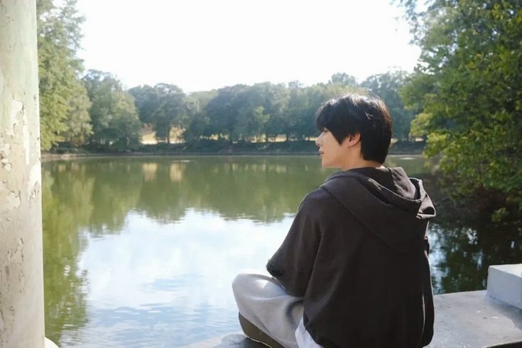 txtsmusicisland's tweet photo. if spring was a person it would be beomgyu 🌱 https://t.co/bkjFv90wlC