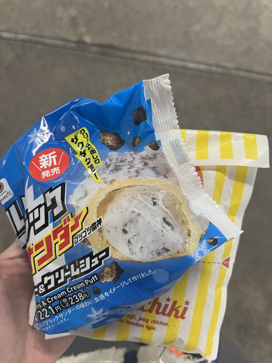 TravisBarker tweet media